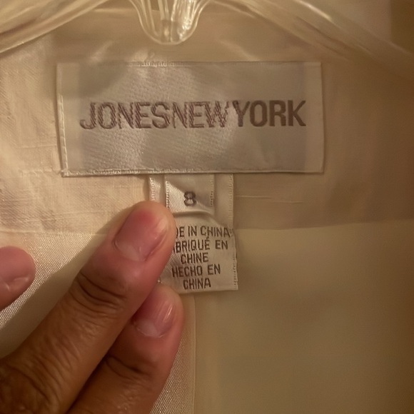 Jones New York Cream Blazer
Silk and linen - Picture 3 of 3